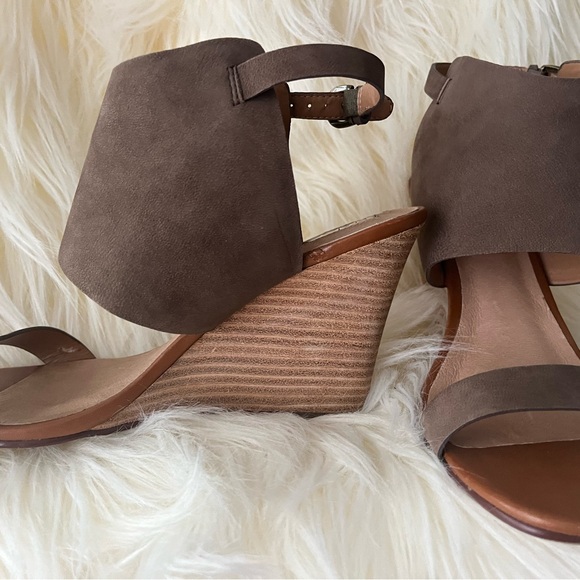 Halogen taupe suede leather wedge sandals- LIKE NEW! - Picture 3 of 6